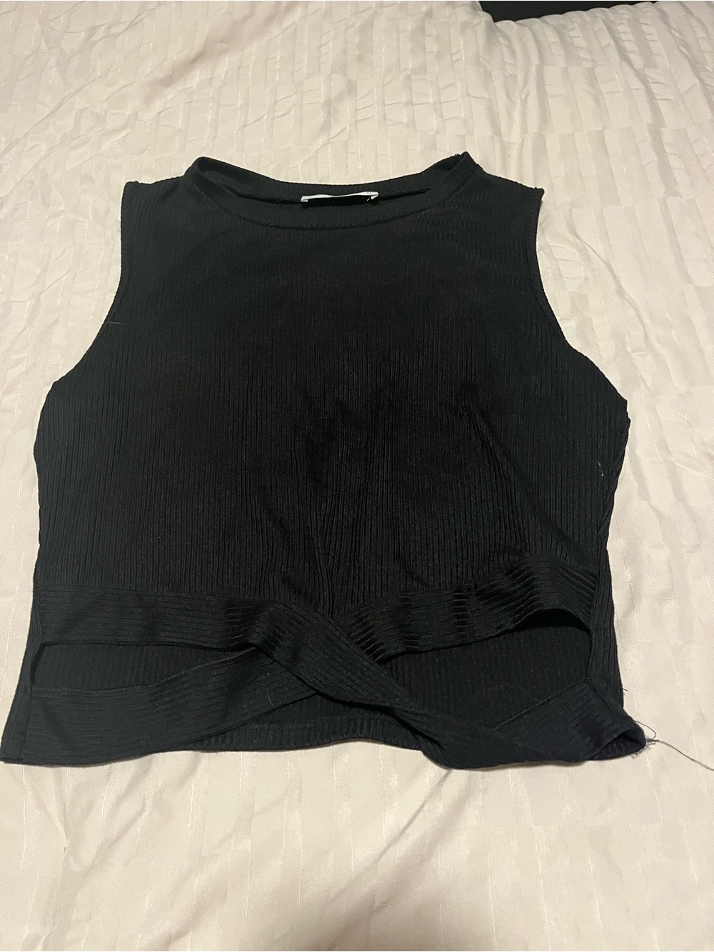 Women's Black Sleeveless Ribbed Twist-Hem Tank Top
